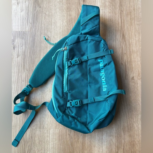 Patagonia Atom 8L Sling Bag in Aqua with light Aqua trim - Picture 1 of 3